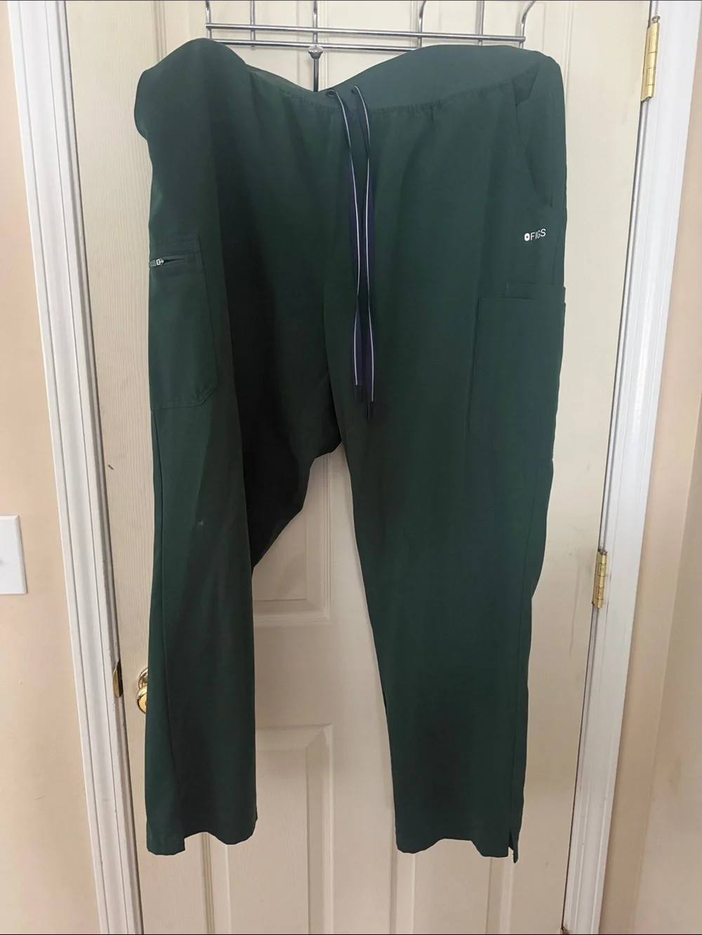 Figs Men’s Drawstring Jogger Pants in British Racing Green